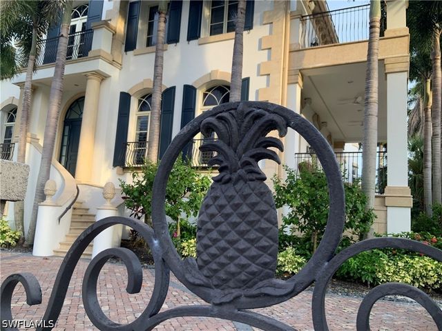 40 5th AVE S, Naples, FL 34102