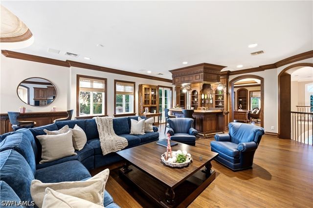 40 5th AVE S, Naples, FL 34102
