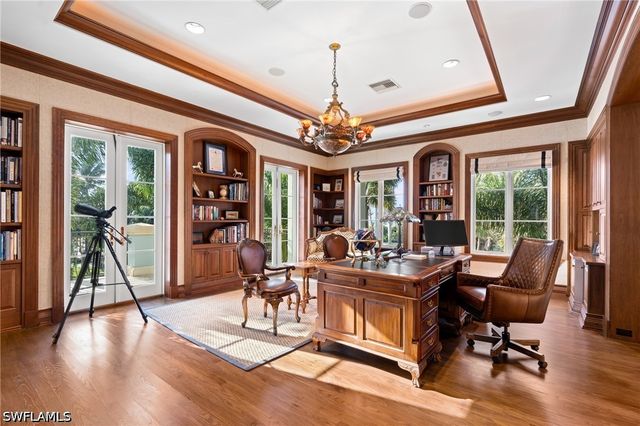 40 5th AVE S, Naples, FL 34102