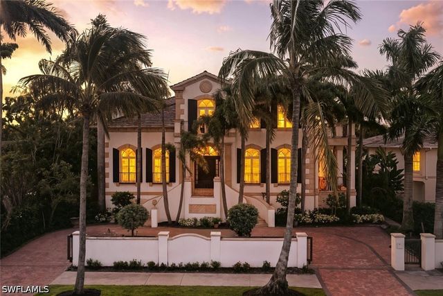 40 5th AVE S, Naples, FL 34102