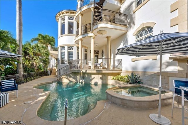 40 5th AVE S, Naples, FL 34102