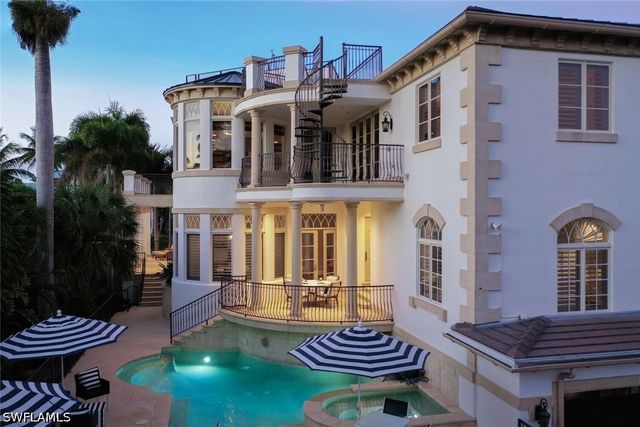 40 5th AVE S, Naples, FL 34102