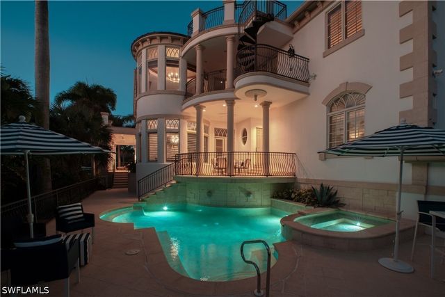 40 5th AVE S, Naples, FL 34102