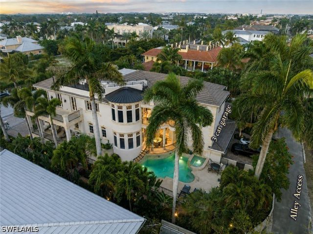 40 5th AVE S, Naples, FL 34102