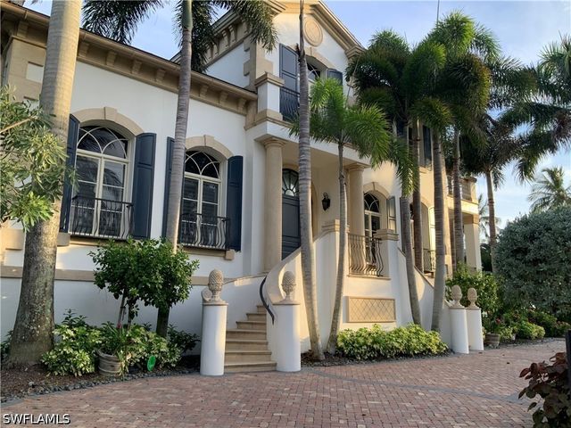 40 5th AVE S, Naples, FL 34102