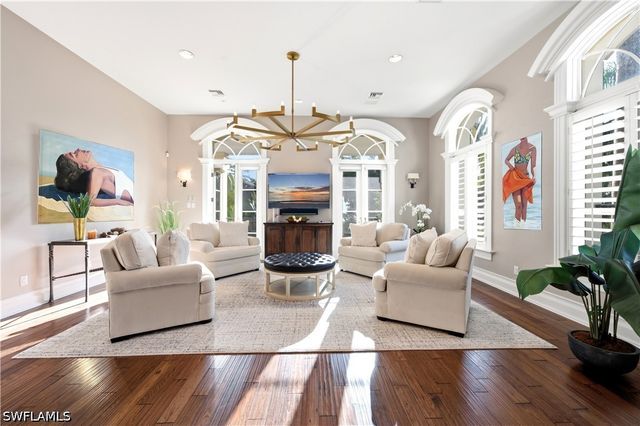 40 5th AVE S, Naples, FL 34102
