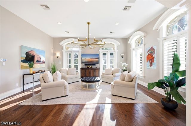 40 5th AVE S, Naples, FL 34102