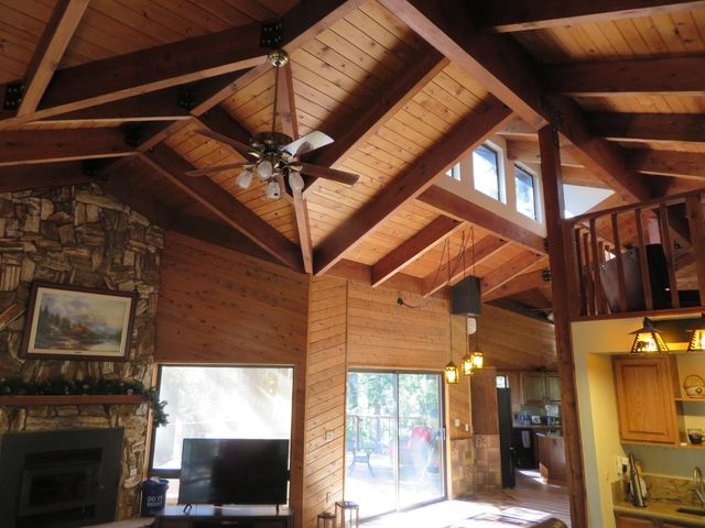 3281 Mountain Lake Dr, Pollock Pines, CA 95726