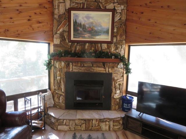 3281 Mountain Lake Dr, Pollock Pines, CA 95726