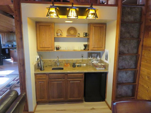 3281 Mountain Lake Dr, Pollock Pines, CA 95726