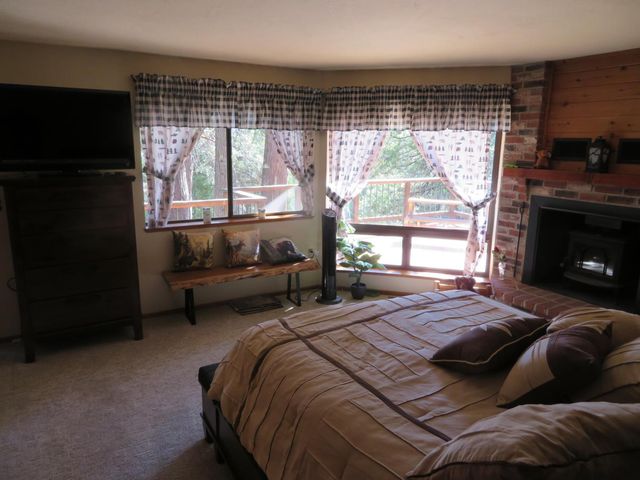 3281 Mountain Lake Dr, Pollock Pines, CA 95726