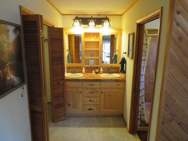 3281 Mountain Lake Dr, Pollock Pines, CA 95726