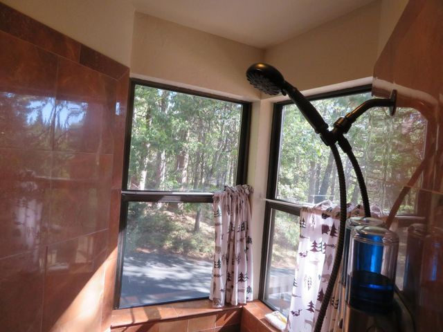 3281 Mountain Lake Dr, Pollock Pines, CA 95726