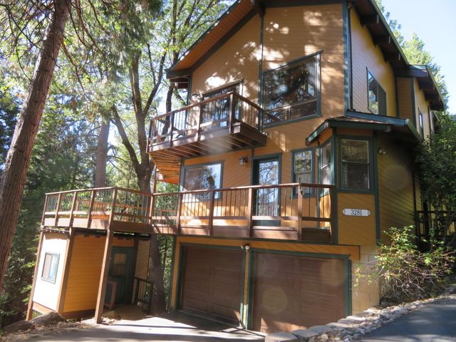 3281 Mountain Lake Dr, Pollock Pines, CA 95726