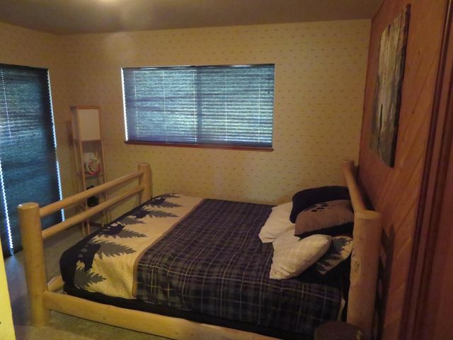 3281 Mountain Lake Dr, Pollock Pines, CA 95726