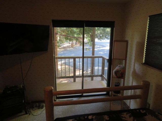 3281 Mountain Lake Dr, Pollock Pines, CA 95726