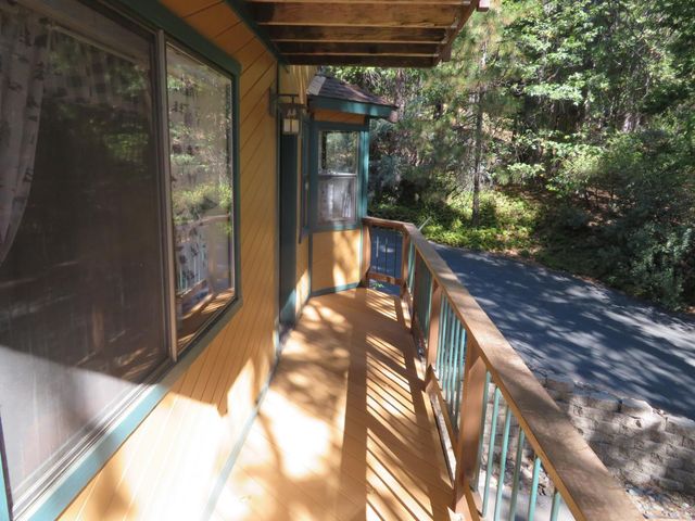 3281 Mountain Lake Dr, Pollock Pines, CA 95726