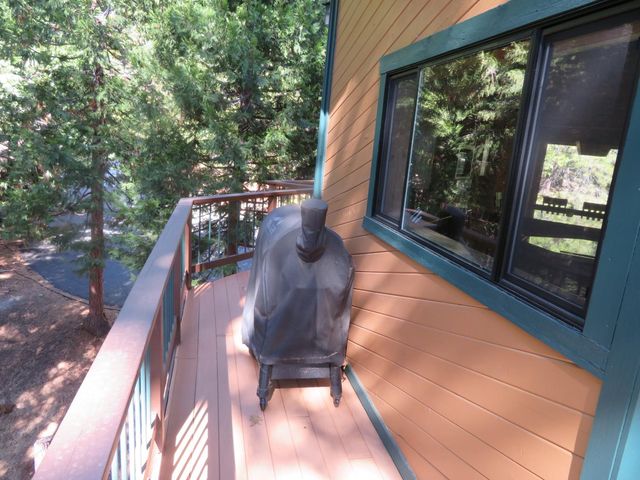 3281 Mountain Lake Dr, Pollock Pines, CA 95726