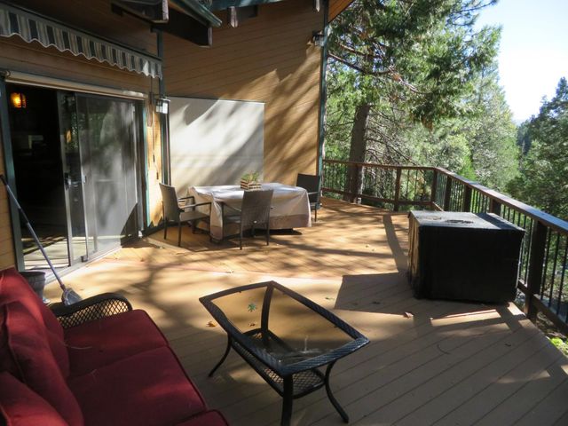 3281 Mountain Lake Dr, Pollock Pines, CA 95726