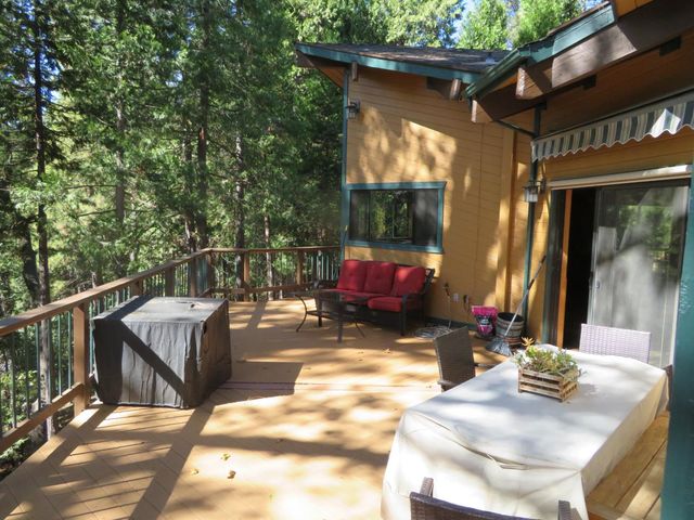 3281 Mountain Lake Dr, Pollock Pines, CA 95726
