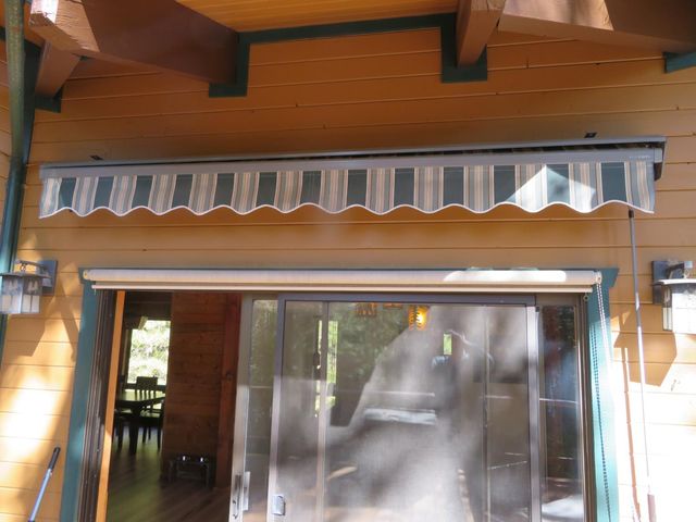 3281 Mountain Lake Dr, Pollock Pines, CA 95726