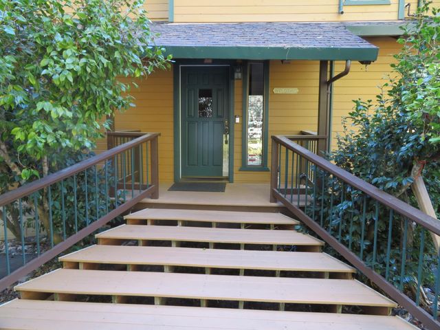 3281 Mountain Lake Dr, Pollock Pines, CA 95726