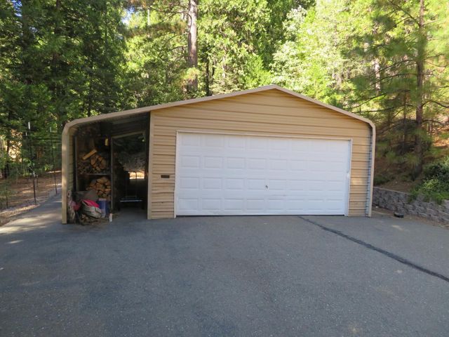 3281 Mountain Lake Dr, Pollock Pines, CA 95726