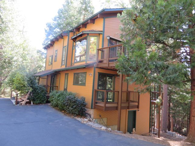 3281 Mountain Lake Dr, Pollock Pines, CA 95726