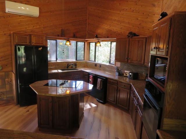 3281 Mountain Lake Dr, Pollock Pines, CA 95726