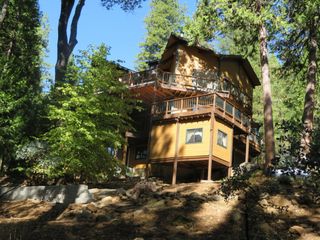 3281 Mountain Lake Dr, Pollock Pines, CA 95726