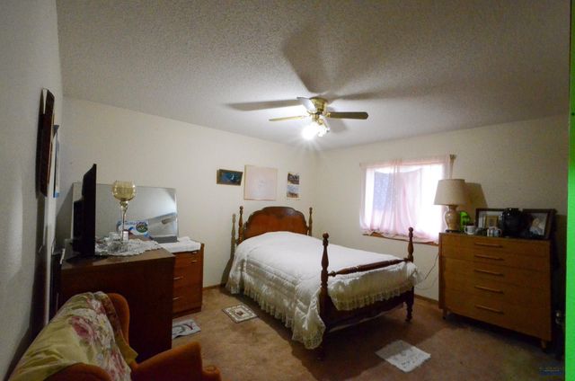 214 N CEDAR, Vivian, SD 57576