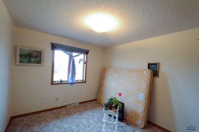 214 N CEDAR, Vivian, SD 57576