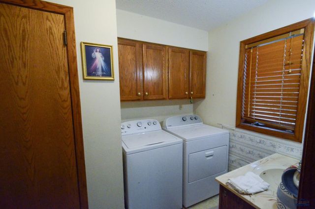 214 N CEDAR, Vivian, SD 57576