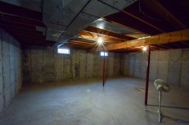 214 N CEDAR, Vivian, SD 57576