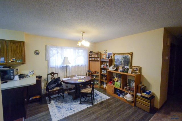 214 N CEDAR, Vivian, SD 57576