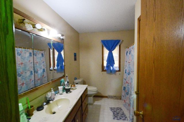 214 N CEDAR, Vivian, SD 57576