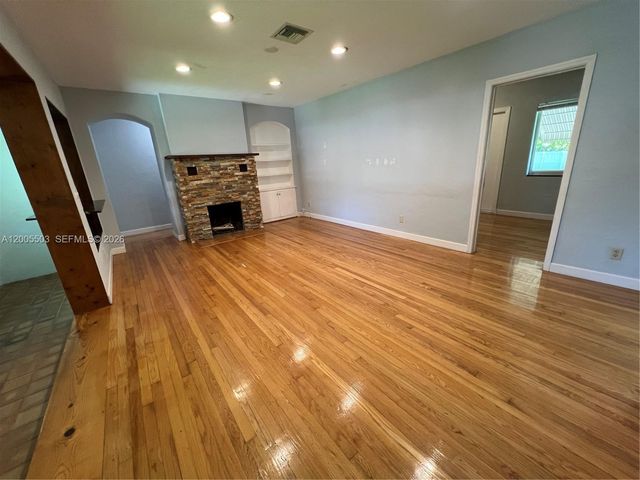 432 Palmetto Dr, Miami Springs, FL 33166