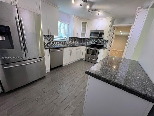 432 Palmetto Dr, Miami Springs, FL 33166