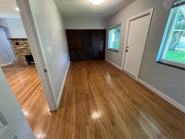 432 Palmetto Dr, Miami Springs, FL 33166