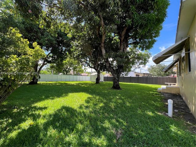 432 Palmetto Dr, Miami Springs, FL 33166