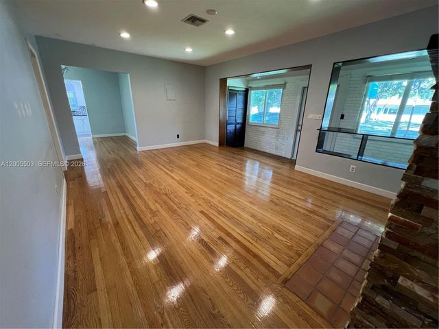 432 Palmetto Dr, Miami Springs, FL 33166