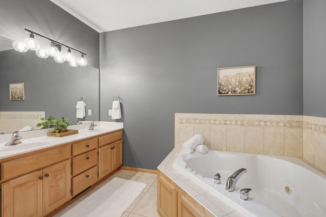 20584 Kearney Path, Lakeville, MN 55044