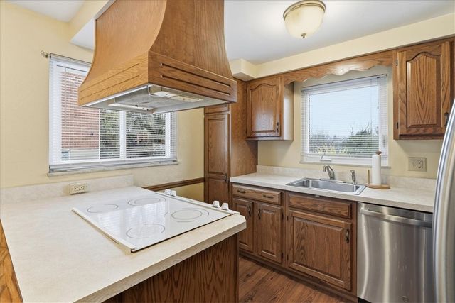 5059 Leona Dr, Baldwin Boro, PA 15227