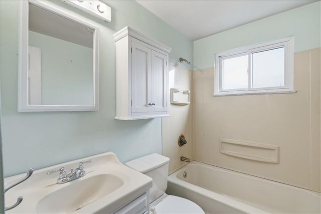 5059 Leona Dr, Baldwin Boro, PA 15227