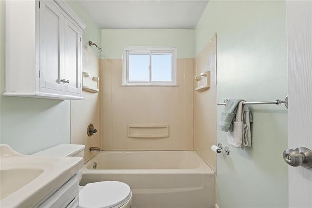 5059 Leona Dr, Baldwin Boro, PA 15227