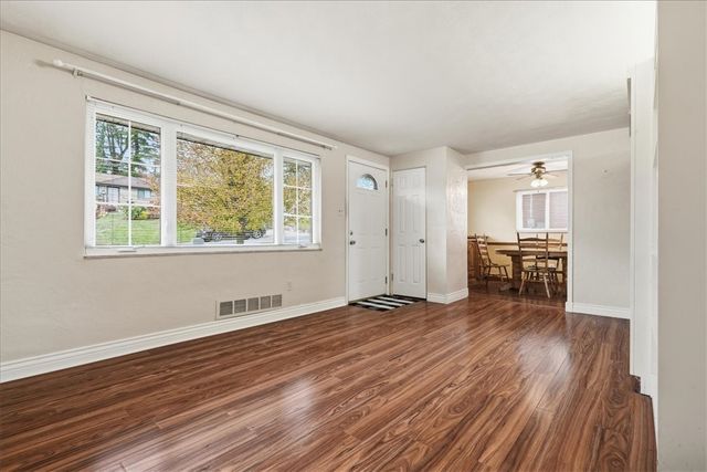 5059 Leona Dr, Baldwin Boro, PA 15227