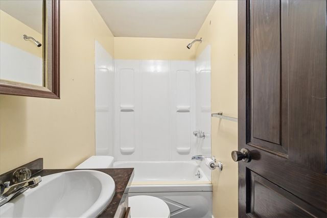 5059 Leona Dr, Baldwin Boro, PA 15227