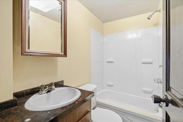 5059 Leona Dr, Baldwin Boro, PA 15227