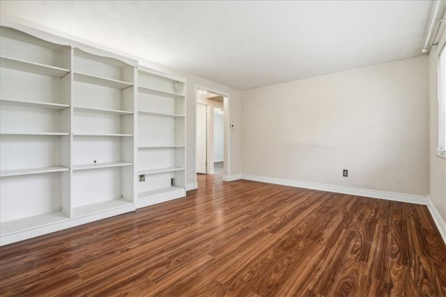 5059 Leona Dr, Baldwin Boro, PA 15227