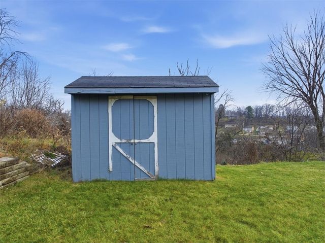 5059 Leona Dr, Baldwin Boro, PA 15227